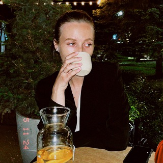 жизнерадостная крестьянка