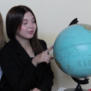 она стала учителем