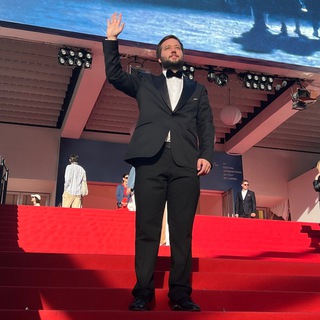 Это Дамир в Каннах