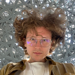 Человек живет