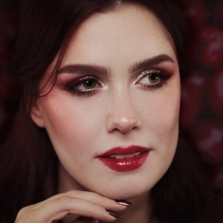 Это Машка красится