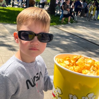 Мама с глюкометром