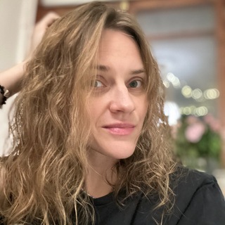 Мама с бокалом