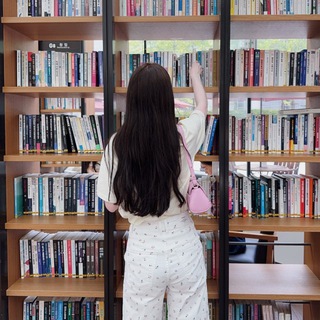 мари читает 𝜗𝜚