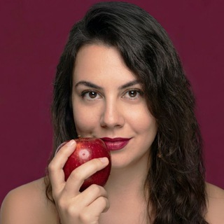 Маша печатает