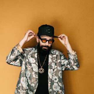 MC Pinhas - раввин музыкальной синагоги