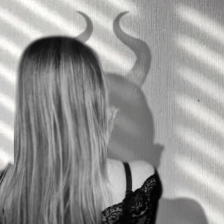 MELANCHÓLICA 🪬 читаю и пишу