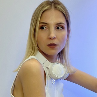 Шоу-бизнес по любви / Виктория