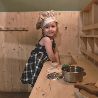 На кухне с дочкой