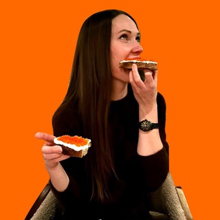 Настя любит есть и гулять