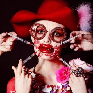 Укололась — и красивая!