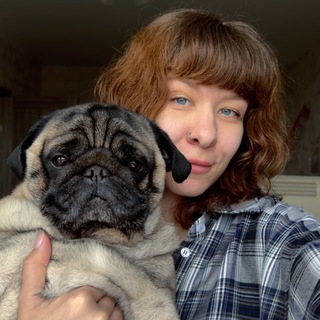 Девушка с мопсом