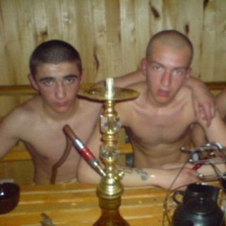 Пацаны курят калик)