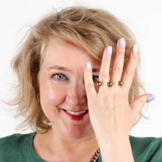 PEPPIRIS одевает