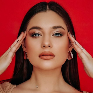 масштаб женщин с Полина Рáста