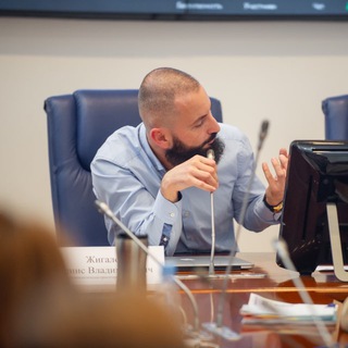 Денис Жигалов