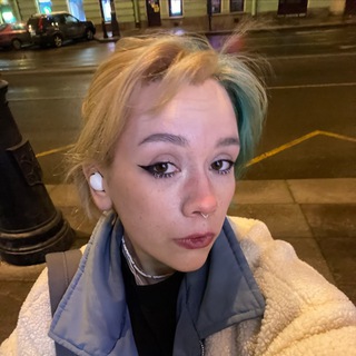 рина готовит и жЫвет