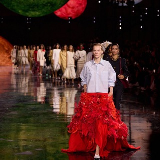 Runway + | Подиум +