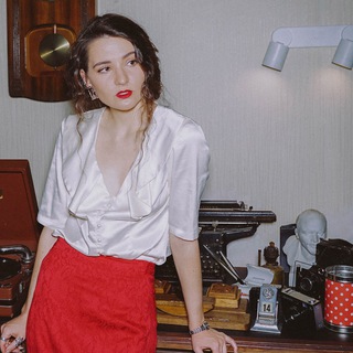 шла по Петербургу никого не трогала