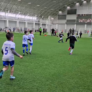 Слово футболиста. Мяч на асфальте.