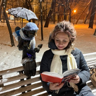 Книга ей к лицу