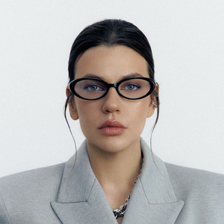 Выходит продюсер