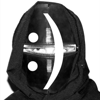 две точки закрытая скобка