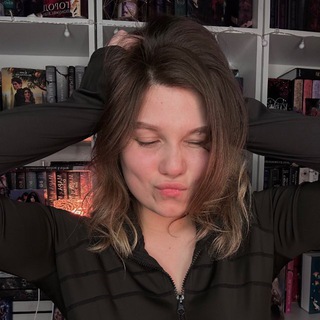 опять она читает