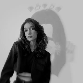 врач с алмазной сережкой