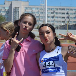 Тая & Настя бегают