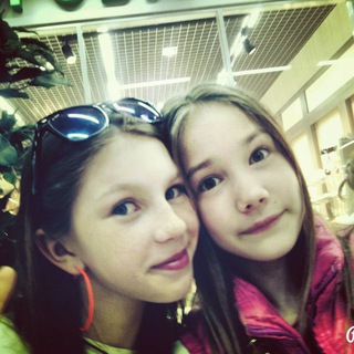 Two gerlz