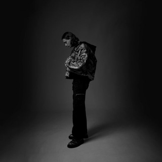 Даниил делает одежду