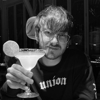 Валя постит ссылки