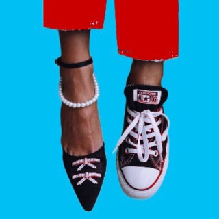 На каблуках, но в кедах