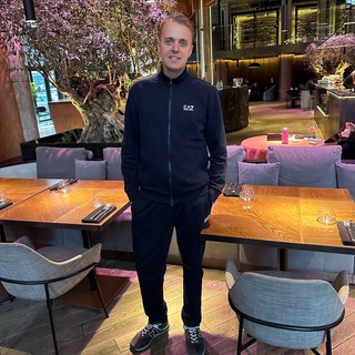 Владислав Продает