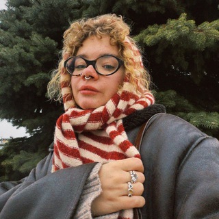 вика наряжается!