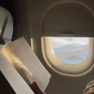 С книгой в небо✈️✨