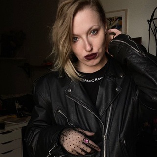 девица с птицей