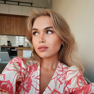 Люди в розовом