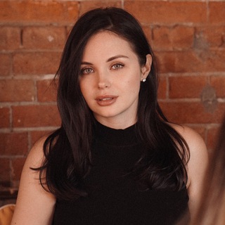 Девушка с недвижкой