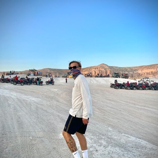 За крипту и двор